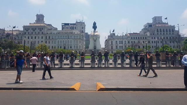 Contingente policial en Plaza San Martín. Foto: Jessica Merino