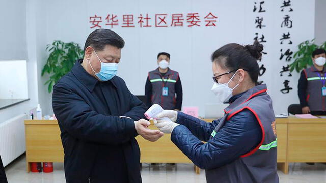 Presidente de China inspecciona hospitales donde se trata el coronavirus en Beigin. Foto: Xinhua