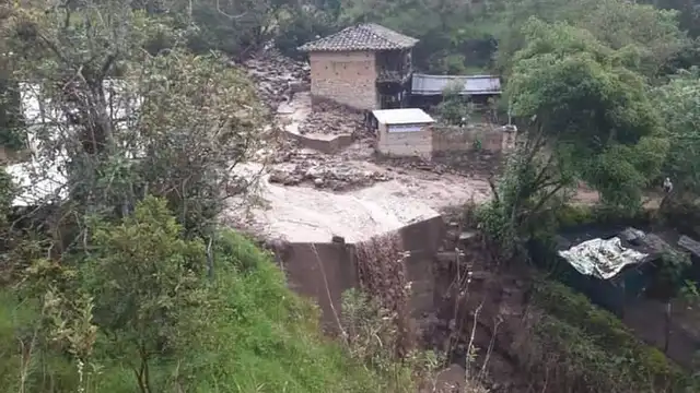Deslizamiento interrumpió el tránsito vehicular entre El Tingo y Leymebamba Deslizamiento interrumpió el tránsito vehicular entre El Tingo y Leymebamba