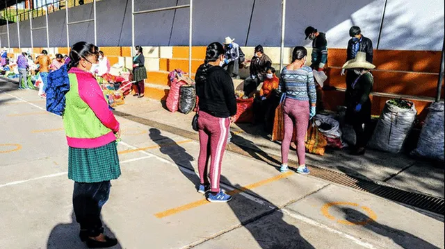 Instalan mercados itinerantes en la región Cajamarca.