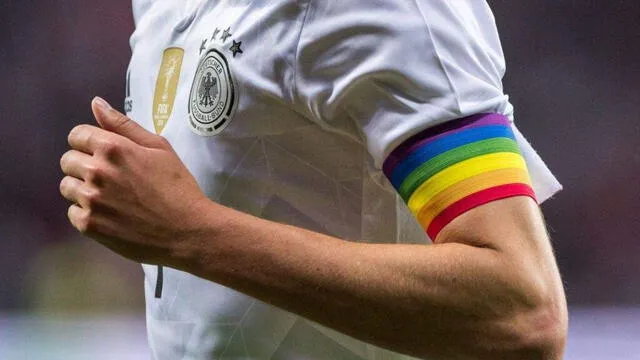 Las selecciones europeas usaron el brazalete LGBT durante el proceso de clasificación a Qatar 2022.