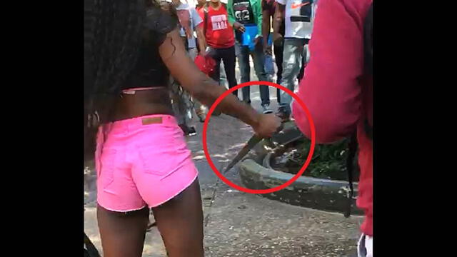 La brutal pelea a cuchillazos de 2 meretrices extranjeras en una plaza pública de Chile