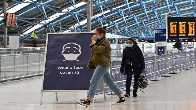 Gobierno británica anunció que se realizarán controles aleatorios en el aeropuerto de Londres. Foto: AFP.