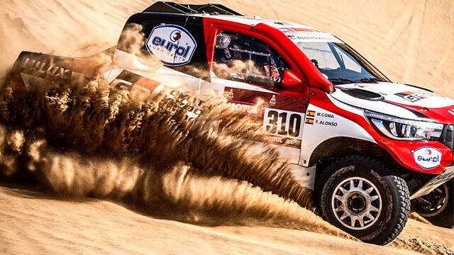Fernando Alonso y Marc Coma correrán el Dakar 2020 en una Toyota Hilux. Foto: Instagram