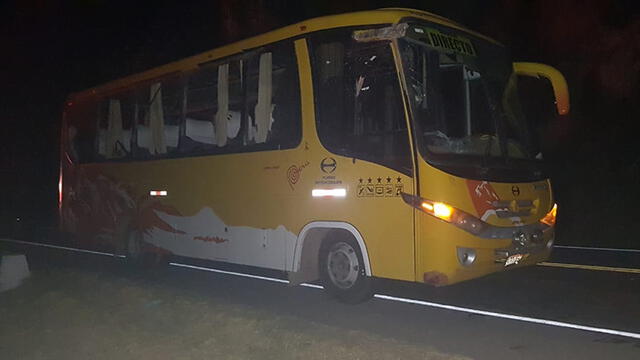 Omnibús impacta con vehículo estacionado y deja cinco heridos en Cusco