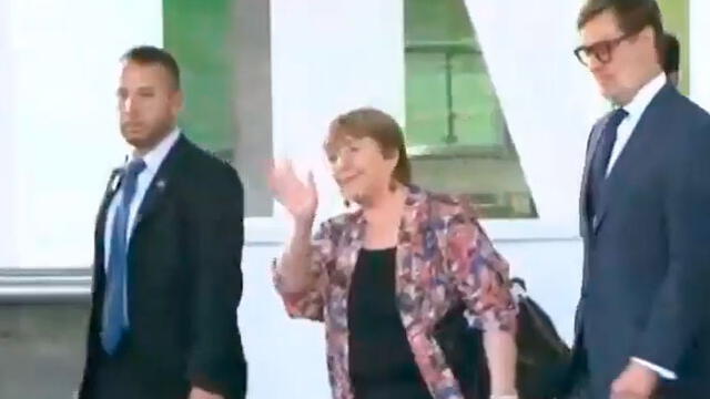 Michelle Bachelet llega a Venezuela saluda a los medios de comunicación. Foto: captura de video.