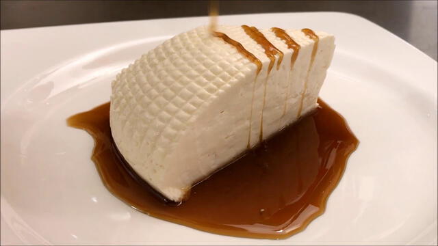 La cuajada de melao es el almíbar que se echa en queso fresco u otro postre colombiana. Foto: canal de Youtube Sweet y salado La cuajada de melao es el almíbar que se echa en queso fresco u otro postre colombiana. Foto: canal de Youtube Sweet y salado