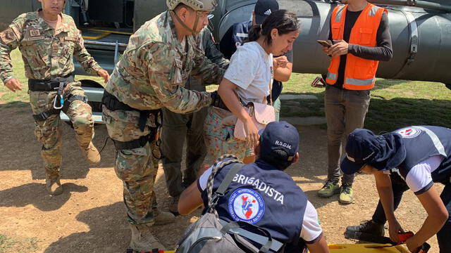 Loreto rescatan a 10 pasajeros y 2 tripulantes de la avioneta Saeta  Fuerza Aérea del Perú  Alto Amazonas  Aterrizaje de emergencia. Foto: FAP