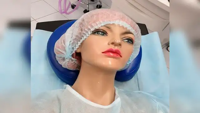 Fisiculturista anuncia que se casará con su muñeca inflable tras enviarla a operar [FOTOS]