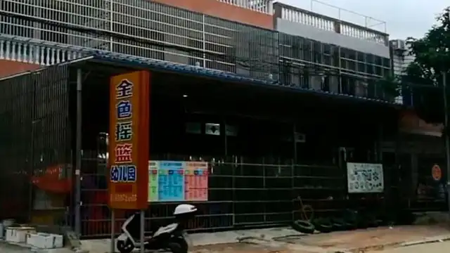 Niño muere tras ser olvidado durante 5 horas en un bus escolar