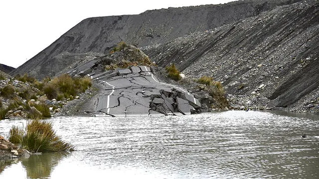 Impasable. Carretera a La Rinconada fue destruida. Foto: Juan Carlos Cisneros/ La República