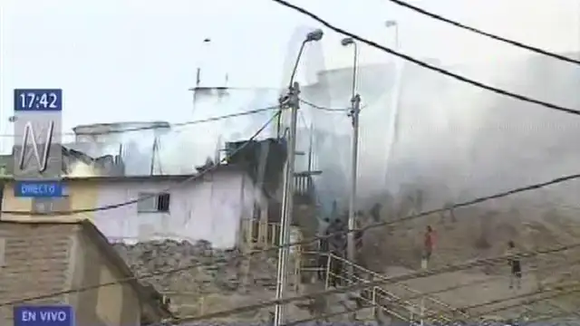 Incendio consume dos viviendas en Villa María del Triunfo [VIDEO] 