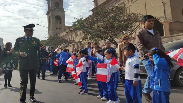 Actos por la conmemoración del Día de la Bandera en Tacna y Cusco [FOTOS Y VIDEO]