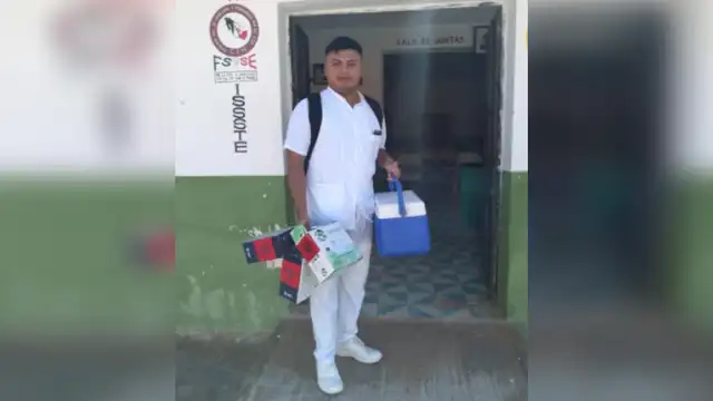 Trabajó como albañil para graduarse de enfermero y celebra su logro con sus excompañeros [FOTOS]