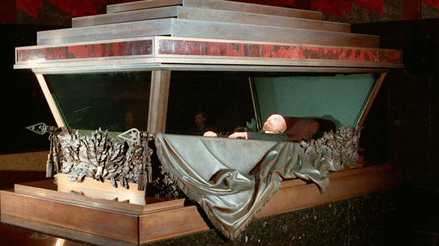 Rusia: proponen vender la momia de Vladimir Lenin para paliar costos del coronavirus