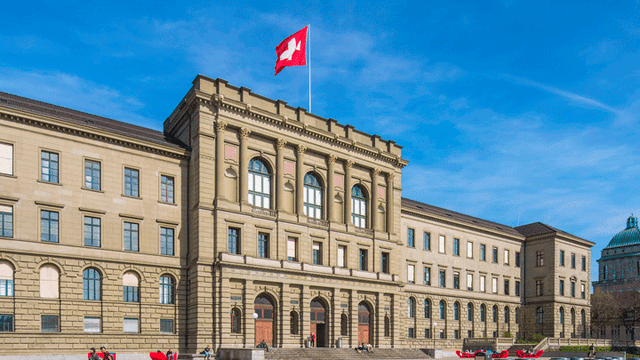 Escuela Politécnica Federal de Zúrich.