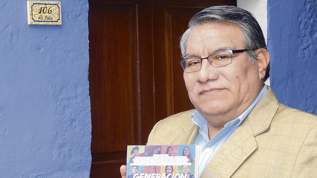 doctor tilde. Jesús Raymundo es editor de 21 perfiles de jóvenes del bicentenario escritos por igual número de cronistas.