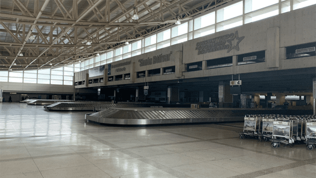 Apagón en Venezuela: trámites migratorios son llenados con lapicero en aeropuerto de Caracas