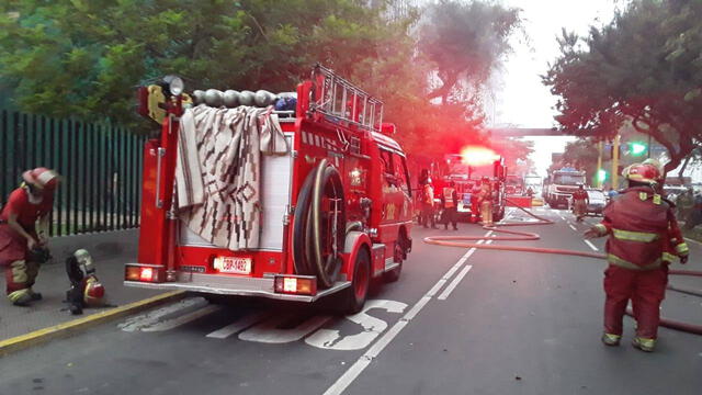 Incendio en Miraflores: Municipalidad pide a vecinos evacuar zona del siniestro [FOTOS]
