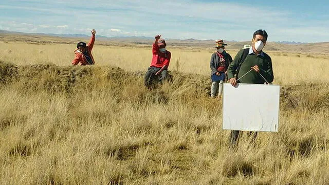 Docente visita las comunidades en Cusco.