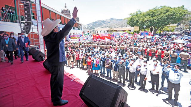 Sobre las próximas medidas de su gobierno, el presidente Pedro Castillo señaló que el sueldo mínimo se subirá a 1000 soles mensuales. Foto: Presidencia