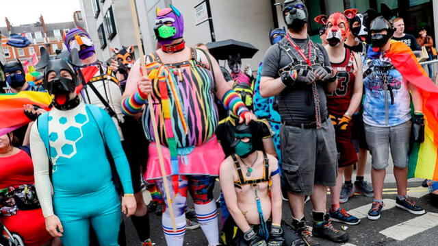 El actor Ian McKellen encabeza el desfile por el Orgullo Gay en Londres