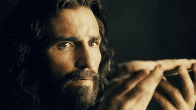 La estremecedora historia de Jim Caviezel, actor que fue Jesús en la Pasión de Cristo