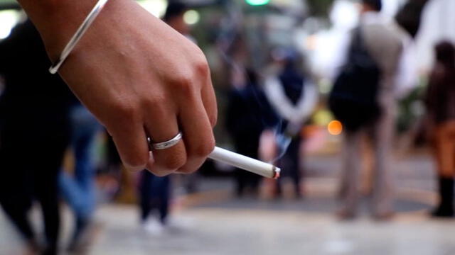 El humo del cigarro tiene diversos componentes dañinos. Foto: Minsa