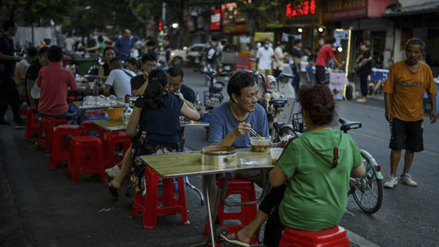 China deja atrás las restricciones sanitarias y vuelve a la antigua normalidad