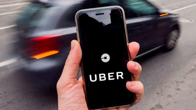 Las autoridades locales denuncian que la compañía no cumple la legislación sobre taxis y automóviles con chófer al considerar a los conductores de Uber como socios de la empresa. Foto: AFP.