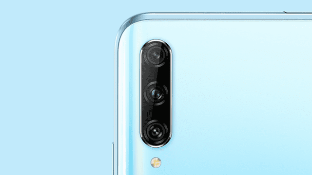 El Huawei P Smart Pro tiene una triple cámara trasera de 48 MP + 8 MP + 2 MP.