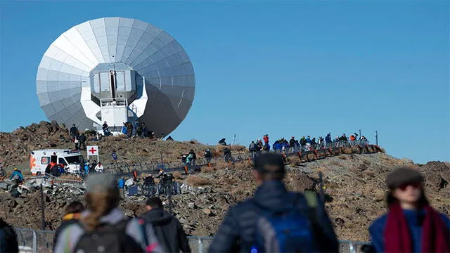 Multitudes se concentraron en los observatorios de Chile y Argentina. Foto: AFP.