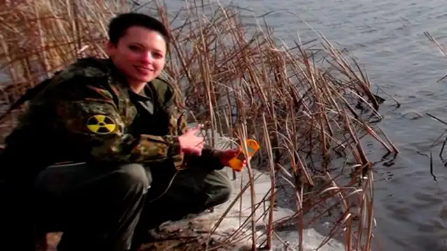 YouTube viral: investigadora arriesga su vida al viajar a Chernóbil para comer manzana radiactiva [VIDEO]