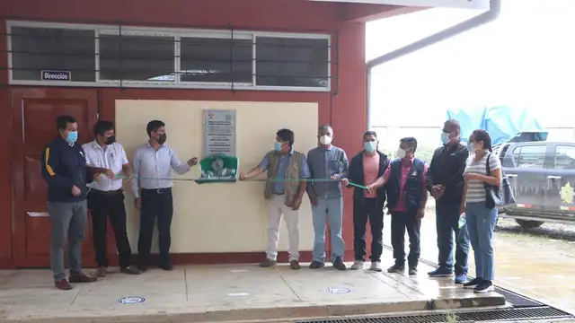 Ceremonia de inauguración del colegio del caserío La Unión