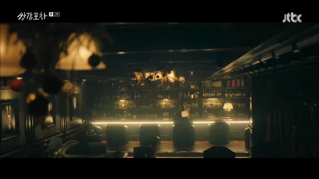 Escena del primer episodio del dorama Mystic Pop-up Bar (jTBC, 2020)