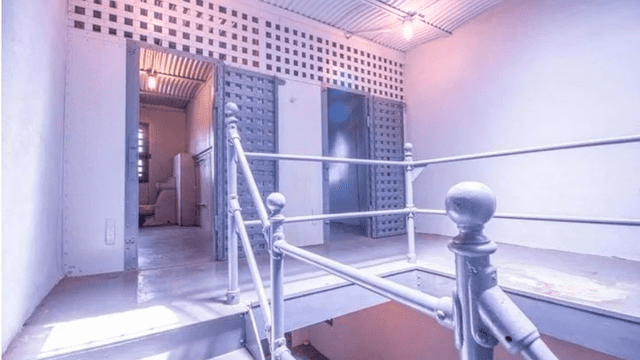 La insólita razón por la que una casa en EE.UU. tiene una cárcel privada en el sótano La insólita razón por la que una casa en EE.UU. tiene una cárcel privada en el sótano