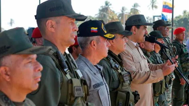 Militares son los que más ganan en Venezuela, pero venden tápers para sobrevivir. Foto: Difusión.