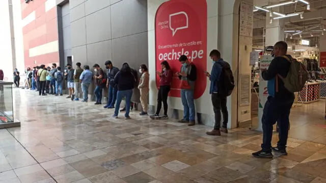 Largas colas para comprar entradas de No way home en Cineplanet Centro Cívico. Foto: Giuliana Castillo / URPI - LR