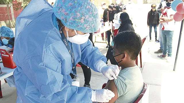 debe seguir. Vacunación de menores es clave para evitar que contagios en niños siga elevándose en Arequipa.