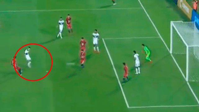 Cerro Porteño vs Olimpia: gol de Alejandro Silva con 'ayuda' del rival para el 1-0 [VIDEO]