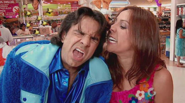 Eugenio Derbez posa con sus “dos esposas” y foto se vuelve viral en Instagram