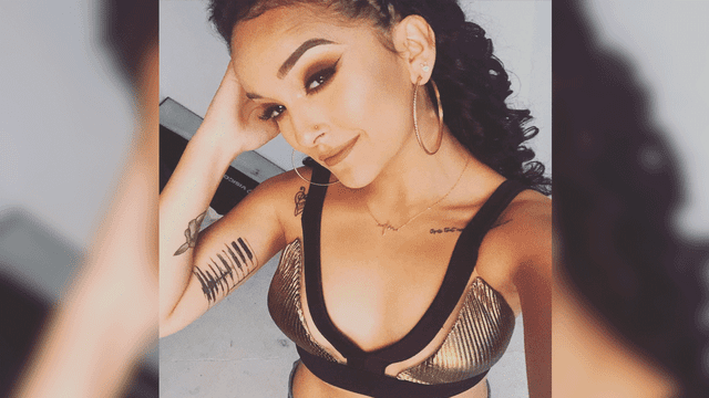 Daniela Darcourt seduce con sexy baile en pleno concierto [VIDEO]