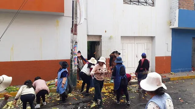 Arequipa: comerciantes de Río Seco lanzaron frutas a casa de alcalde [FOTOS Y VIDEO]