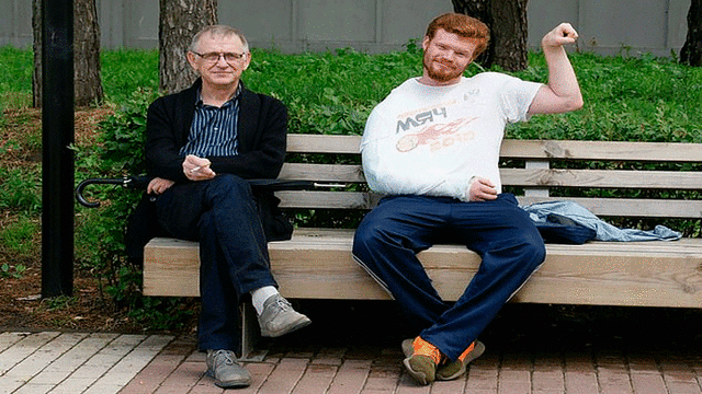 Viacheslav Kuznetsov junto a su alumno Dmitri Bykovski, quien terminaría asesinándolo. Foto: VK.com.