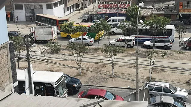 #YoDenuncio: congestión vehicular por cierre en calles de SJM [FOTOS]