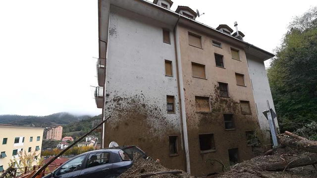 Las lluvias derrumbaron la casa de la pareja, ubicada en Italia. Foto: Referencial