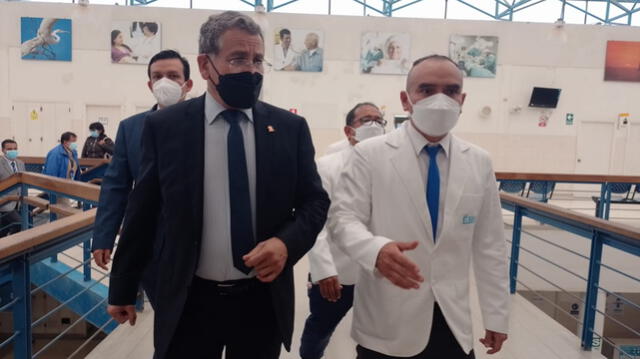 Presidente de EsSalud recorrió hospitales de la región Lambayeque
