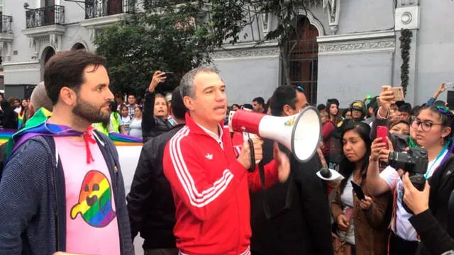 Salvador del Solar acudió a la Marcha del Orgullo LGBTI. Créditos: Alejandra Villanueva / La República.