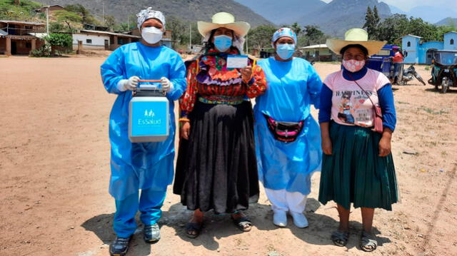 Enfermeras de EsSalud se desplazan a comunidades para vacunar a campesinas