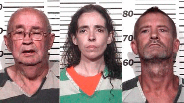 Charles Brown, Heather Scarbrough y T.J. Brown son acusados de maltrato infantil y crueldad animal. Foto: Oficina del Sheriff del condado de Henry.